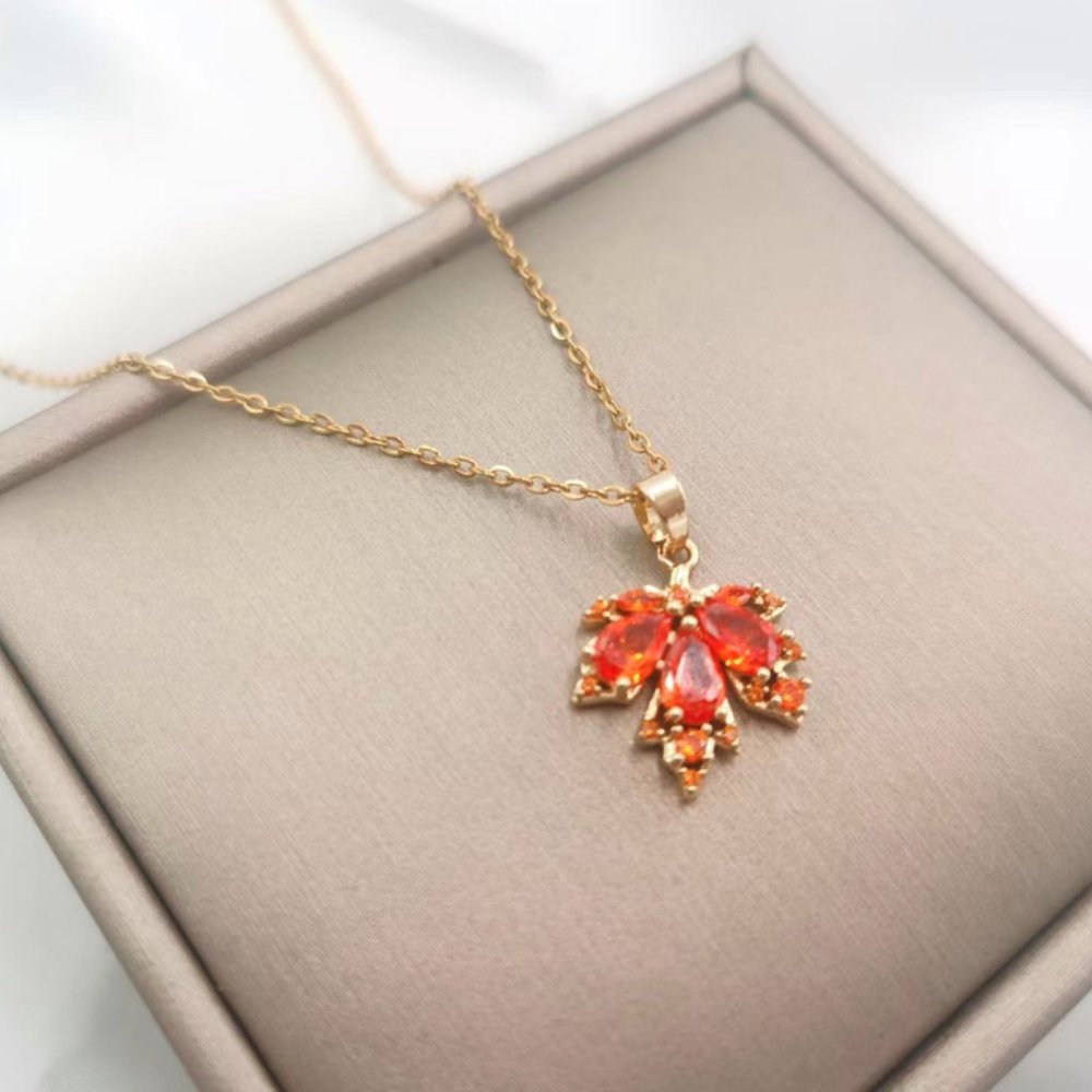 🍏50% OFF/3+...Pretty Crystal, Zircon Maple Leaf Pendant Necklace